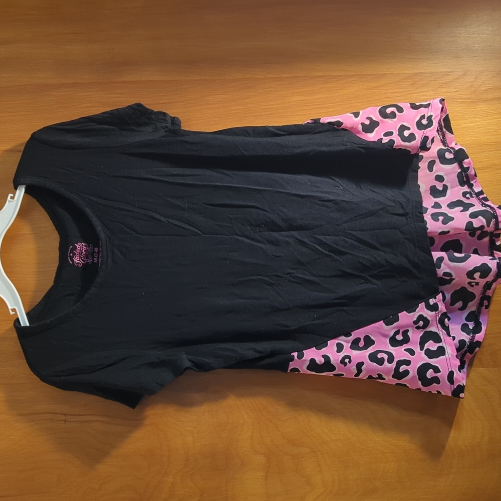 Faded Glory Sz 7-8 M Girls Black Tee with Pink Leopard Print.